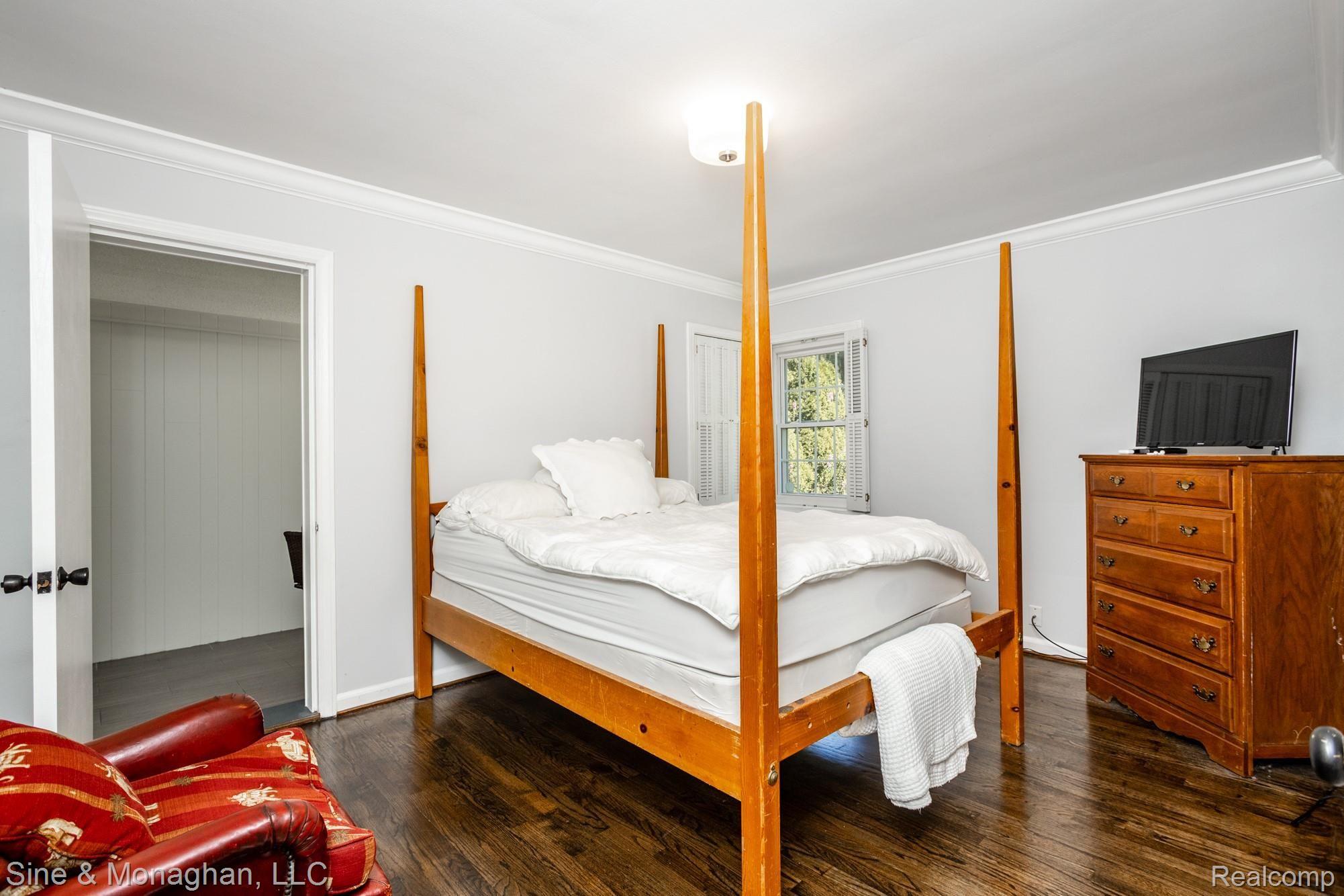 834 Rivard Boulevard Grosse Pointe, MI 48230 - Photo 16 of 48 834 Rivard S011.jpg