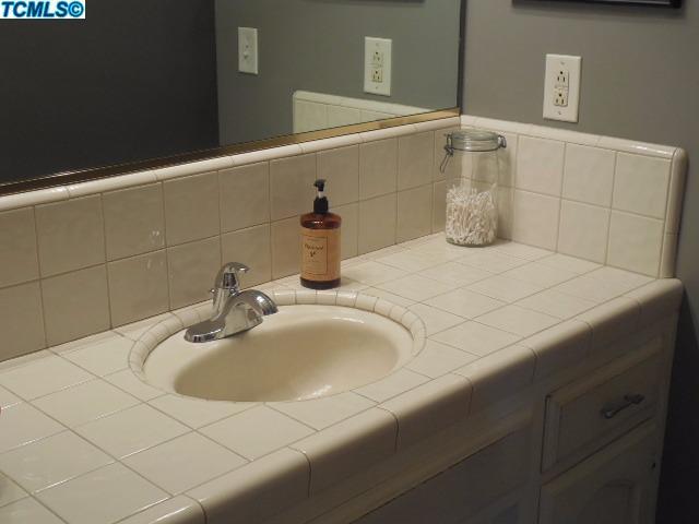 187 Maple Dr Circle Reedley, CA 93654 - Photo 13 of 26 Additional Photo