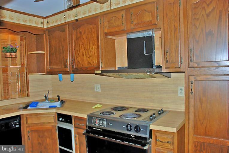 2725 Creston Road Dundalk, MD 21222 - Photo 3 of 22 KITCHEN
