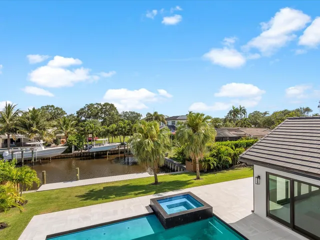 $4,999,000 | 8 Leeward Circle, Tequesta, FL 33469