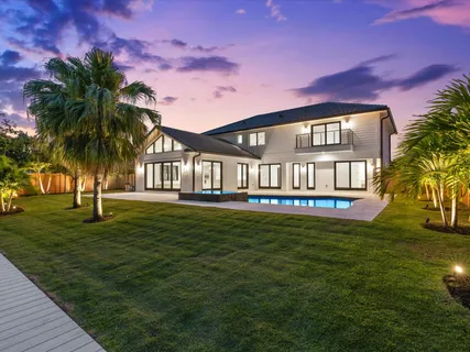 $4,999,000 | 8 Leeward Circle, Tequesta, FL 33469