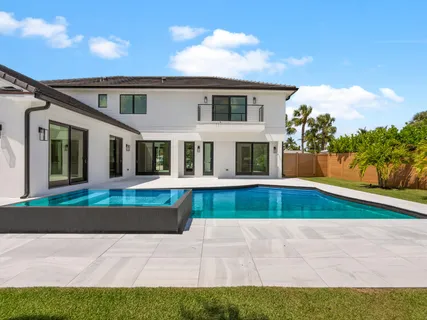 $4,999,000 | 8 Leeward Circle, Tequesta, FL 33469