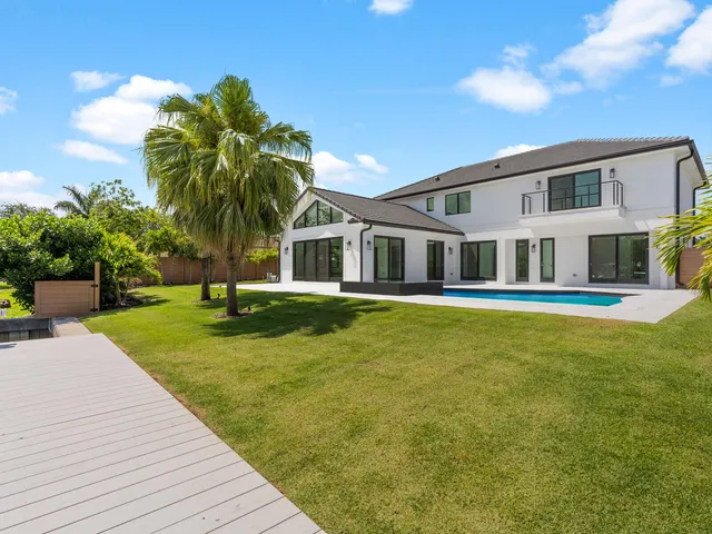 $4,999,000 | 8 Leeward Circle, Tequesta, FL 33469