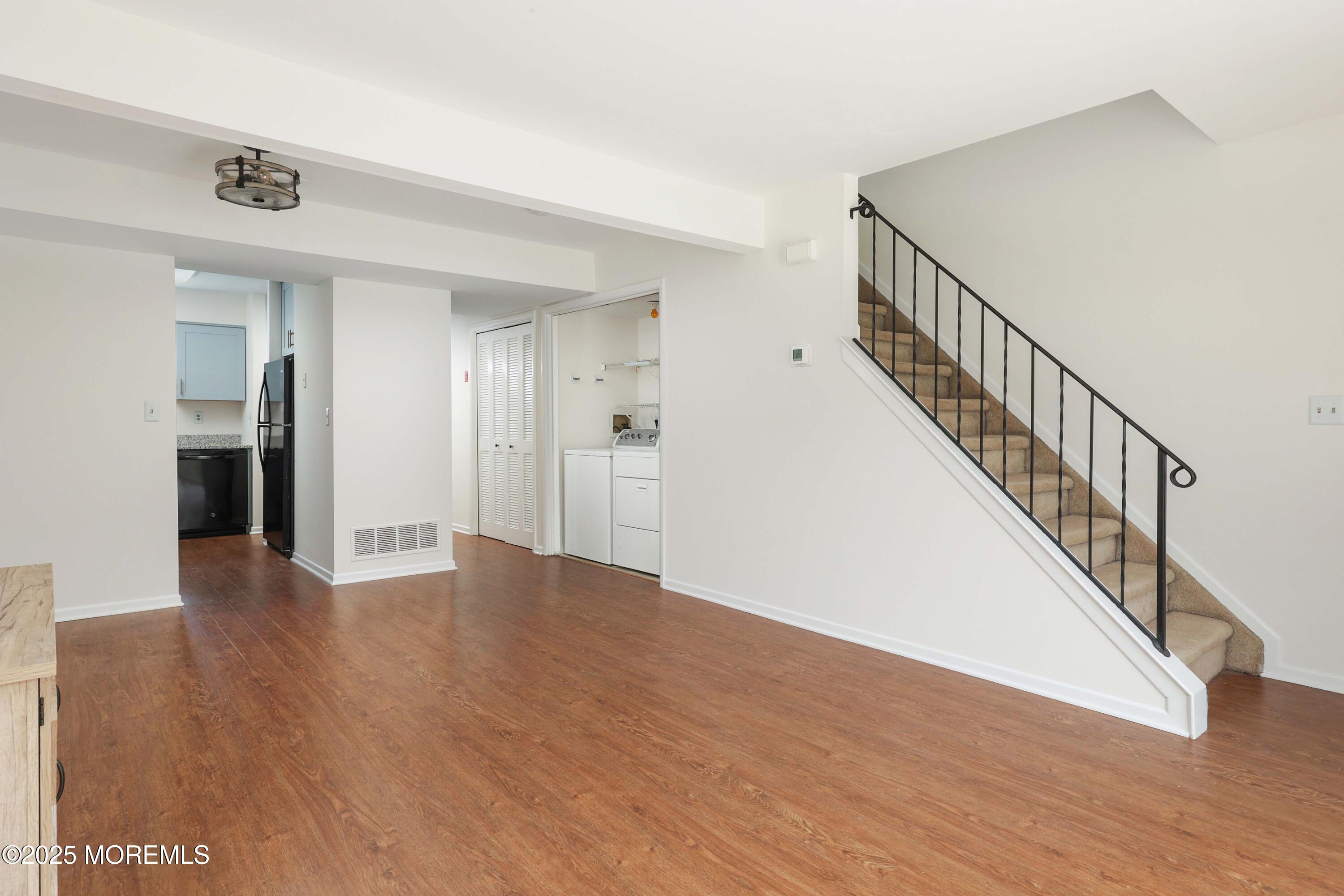 1096 Sawmill Road Brick, NJ 08724 - Photo 9 of 25 Living Room