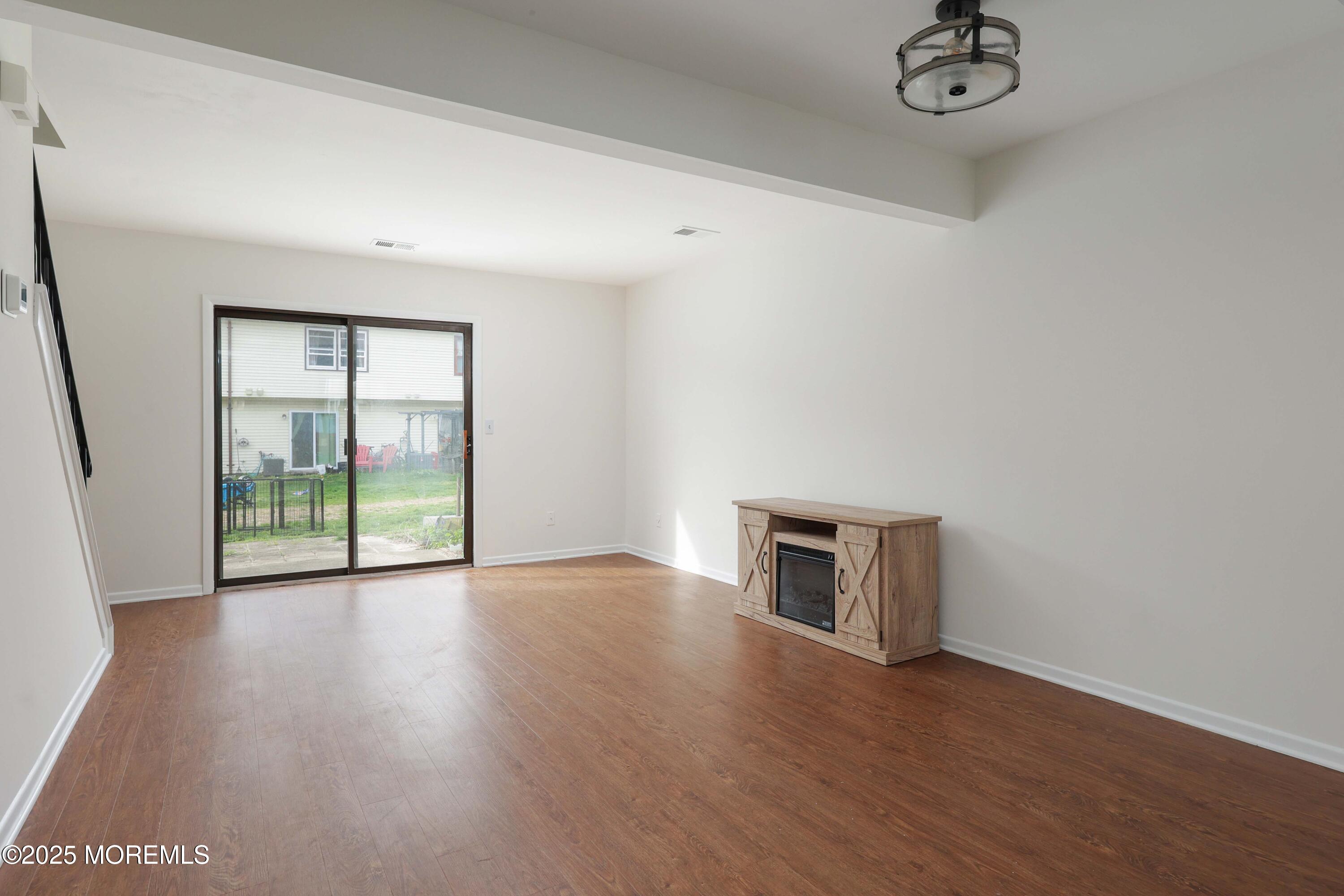1096 Sawmill Road Brick, NJ 08724 - Photo 10 of 25 Living Room
