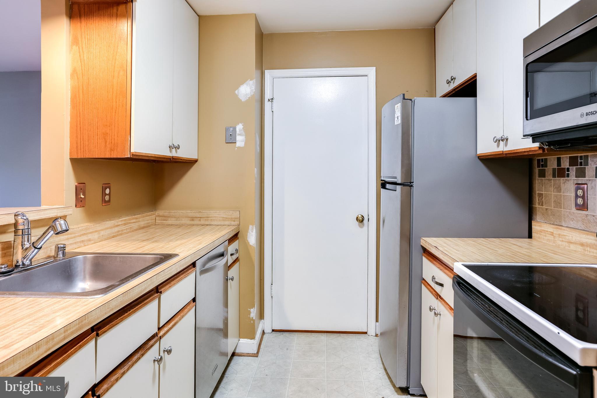 13701 Modrad Way, Unit 9C14 Silver Spring, MD 20904 - Photo 5 of 24 Kitchen