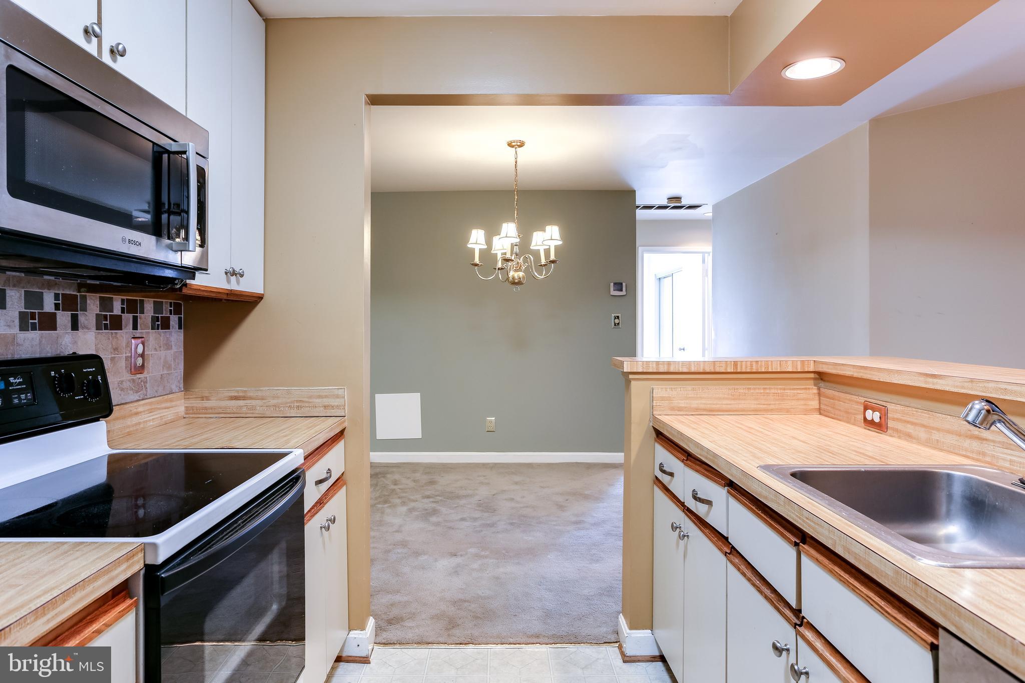13701 Modrad Way, Unit 9C14 Silver Spring, MD 20904 - Photo 7 of 24 Kitchen