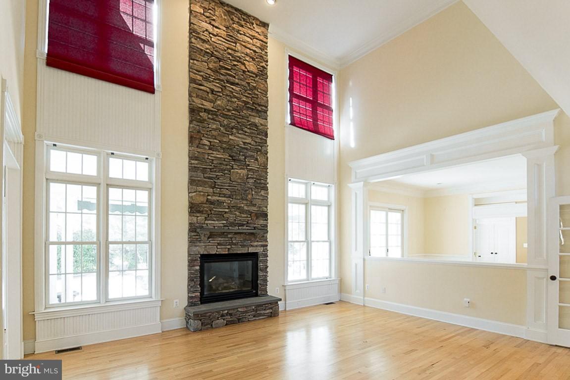 11805 Frederick Road Ellicott City, MD 21042 - Photo 10 of 22 Living Room
