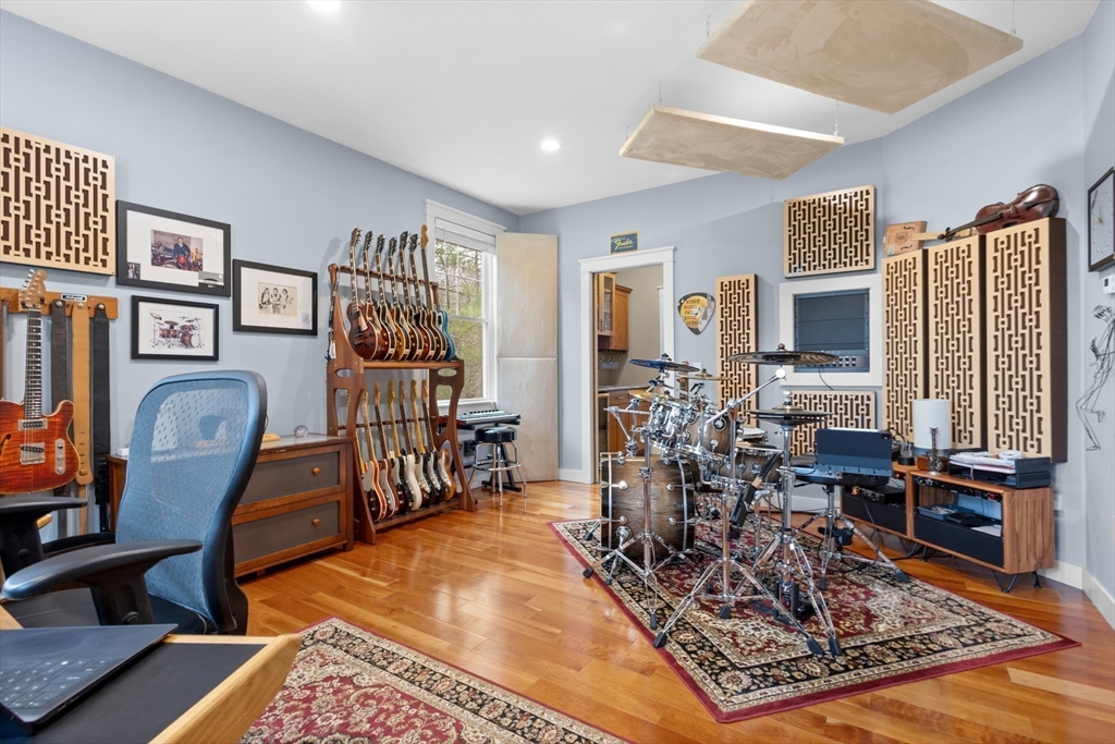 33 Glebe Street Taunton, MA 02780 - Photo 11 of 29