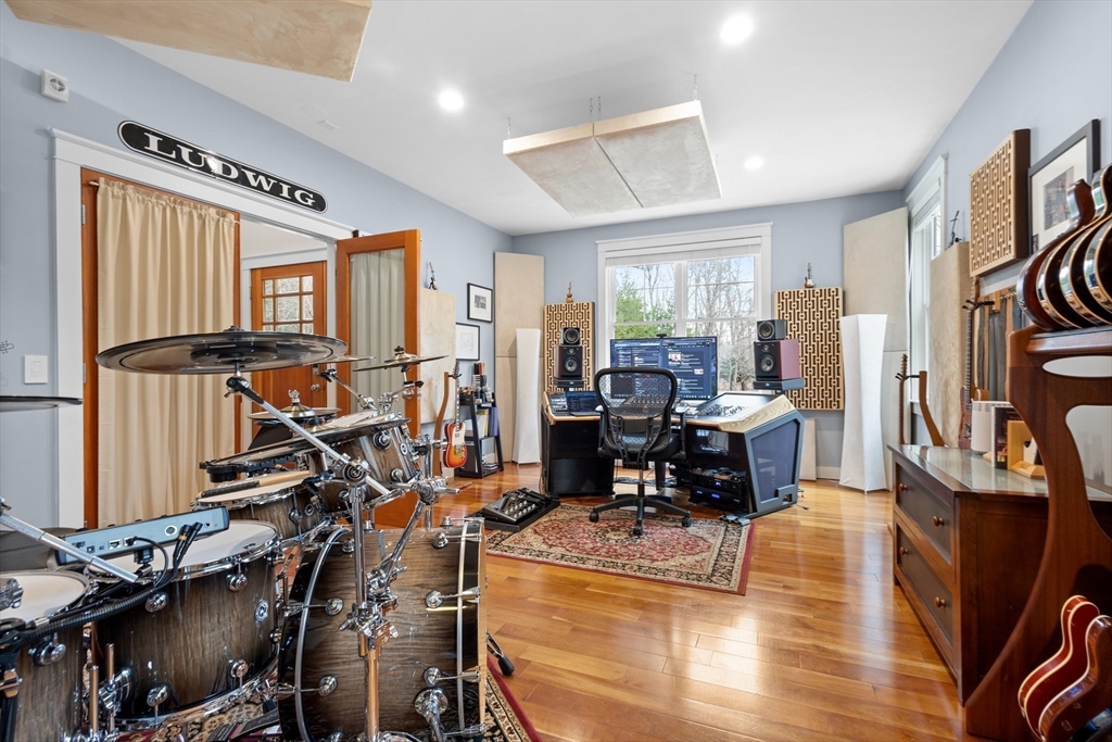 33 Glebe Street Taunton, MA 02780 - Photo 12 of 29