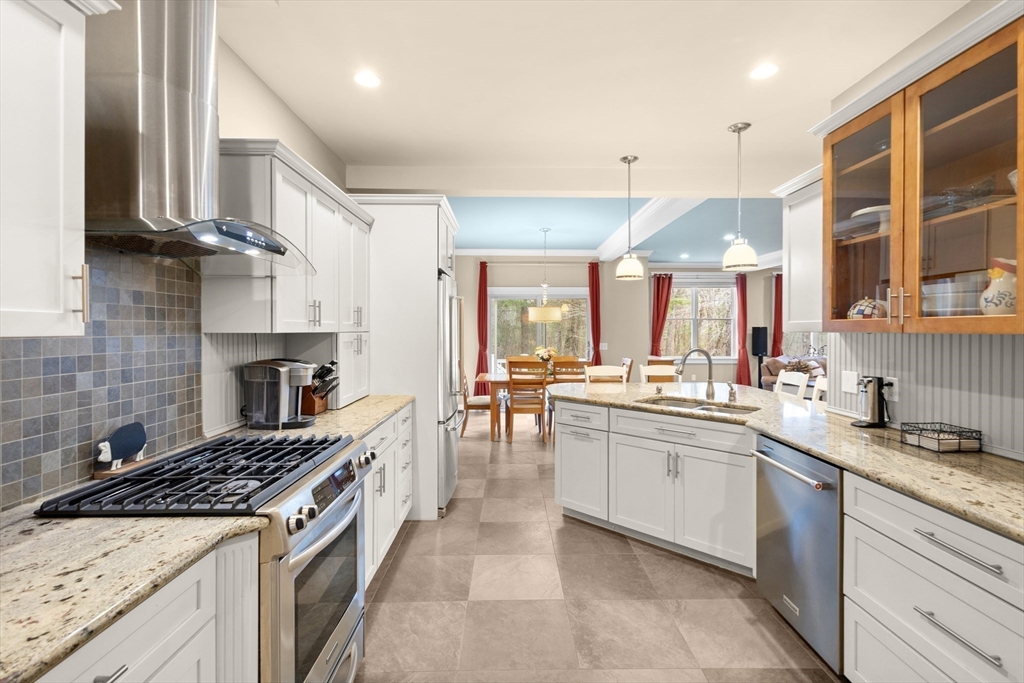 33 Glebe Street Taunton, MA 02780 - Photo 3 of 29