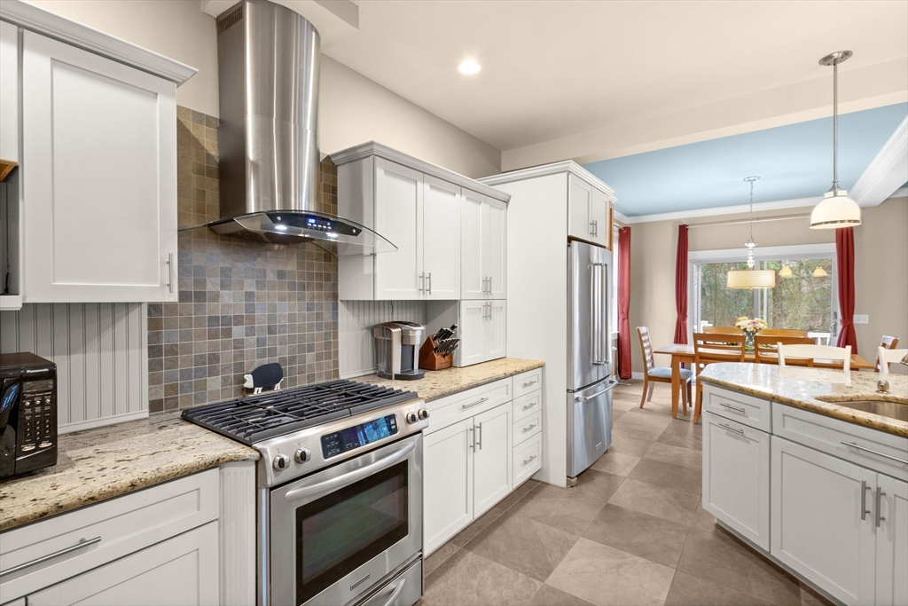 33 Glebe Street Taunton, MA 02780 - Photo 4 of 29