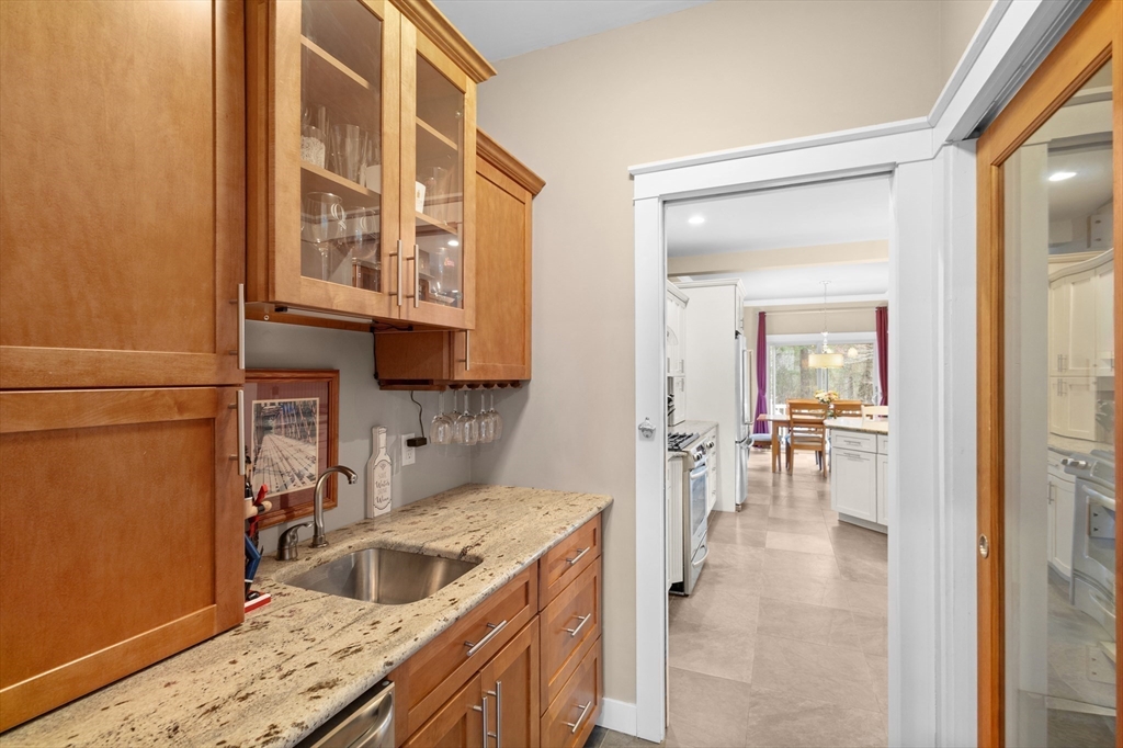 33 Glebe Street Taunton, MA 02780 - Photo 6 of 29