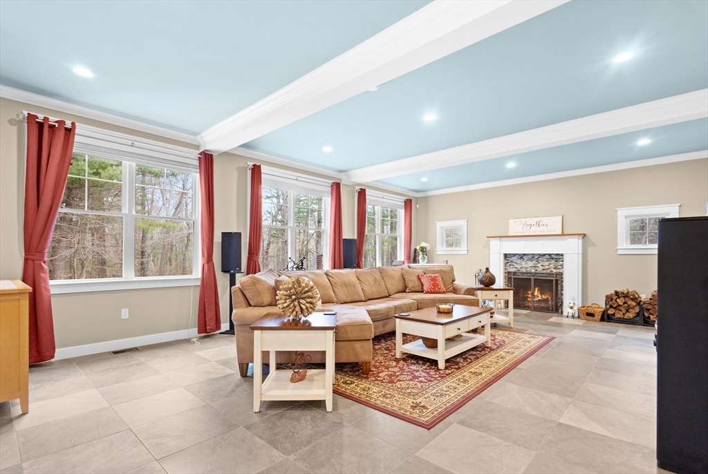 33 Glebe Street Taunton, MA 02780 - Photo 9 of 29