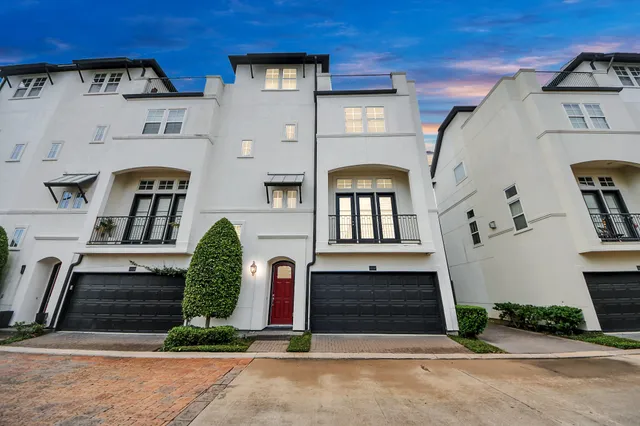 $385,000 | 8926 Lakeshore Bend Drive, Houston, TX 77080