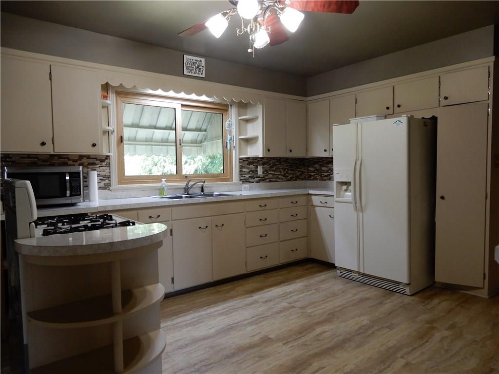 3446 Lamor Road Hermitage, PA 16148 - Photo 4 of 25 Gallery Image 4
