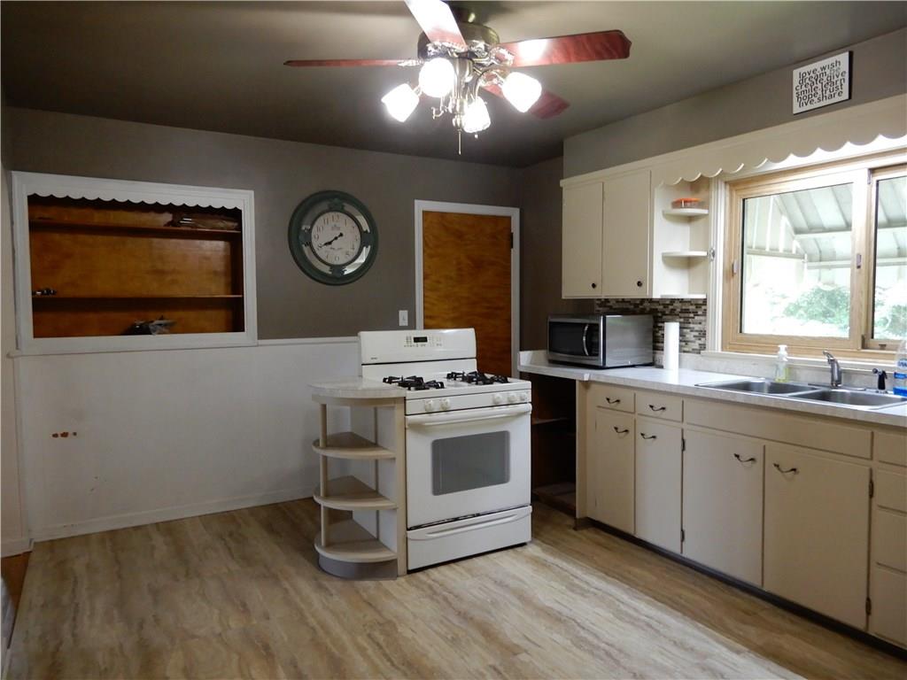 3446 Lamor Road Hermitage, PA 16148 - Photo 5 of 25 Gallery Image 5