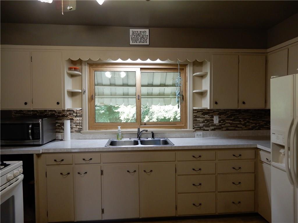 3446 Lamor Road Hermitage, PA 16148 - Photo 6 of 25 Gallery Image 6