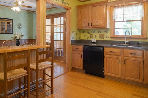 43 Sonning Road Beverly, MA 01915 - Photo 6 of 20 Gallery Image 6
