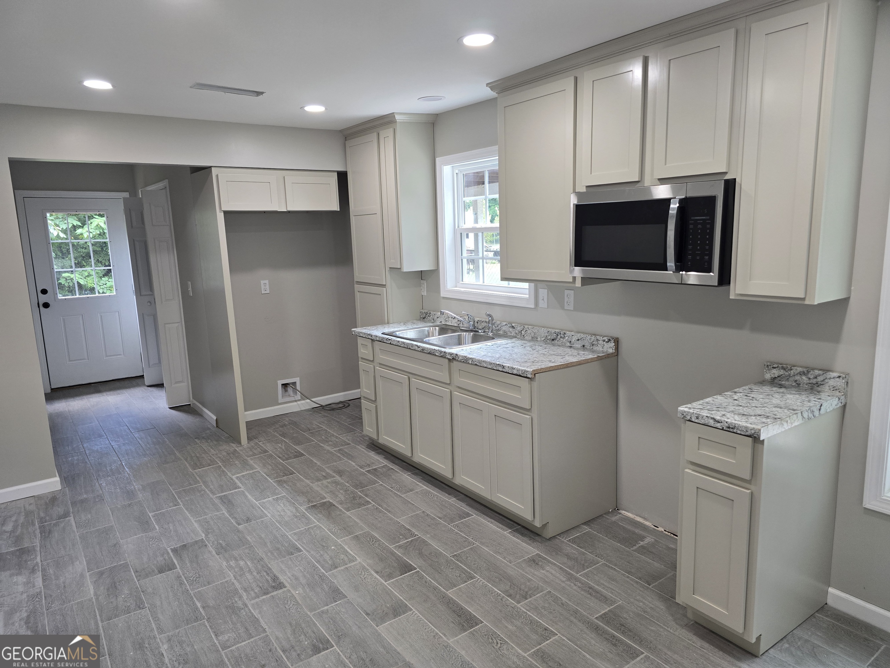 305 Smith Street Dublin, GA 31021 - Photo 9 of 20