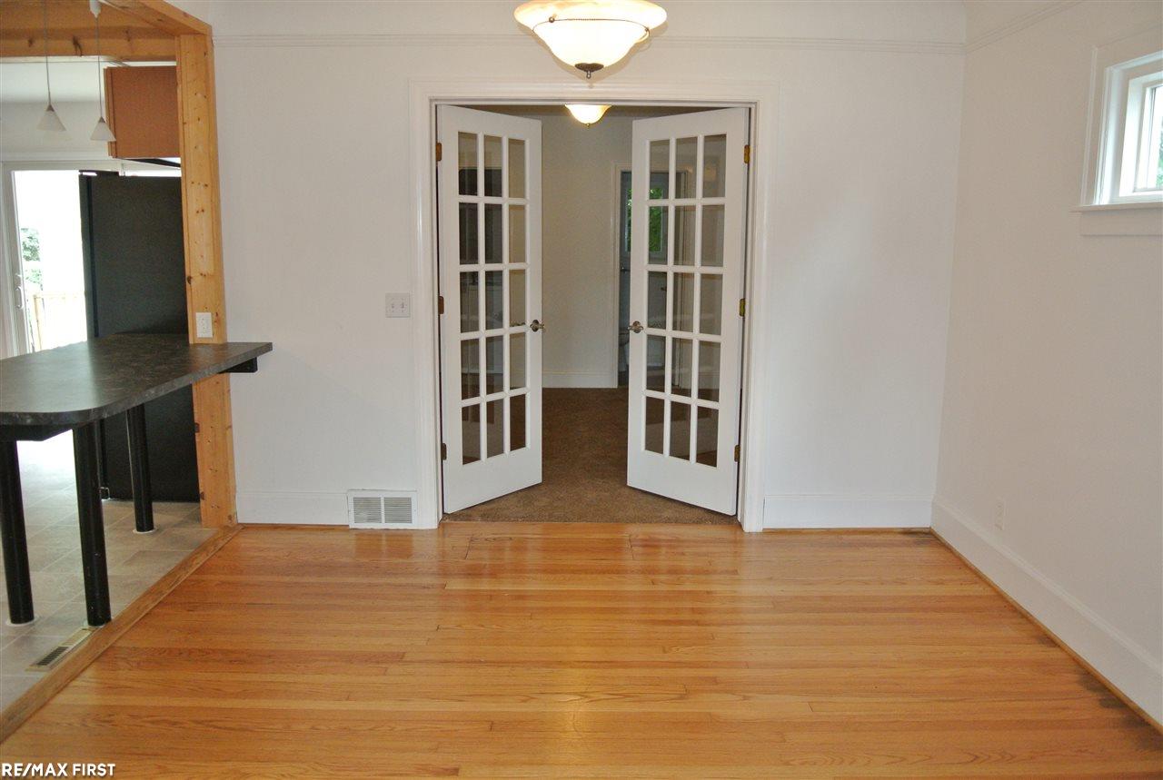 685 Columbia Road Berkley, MI 48072 - Photo 18 of 42 31299754-18.JPG