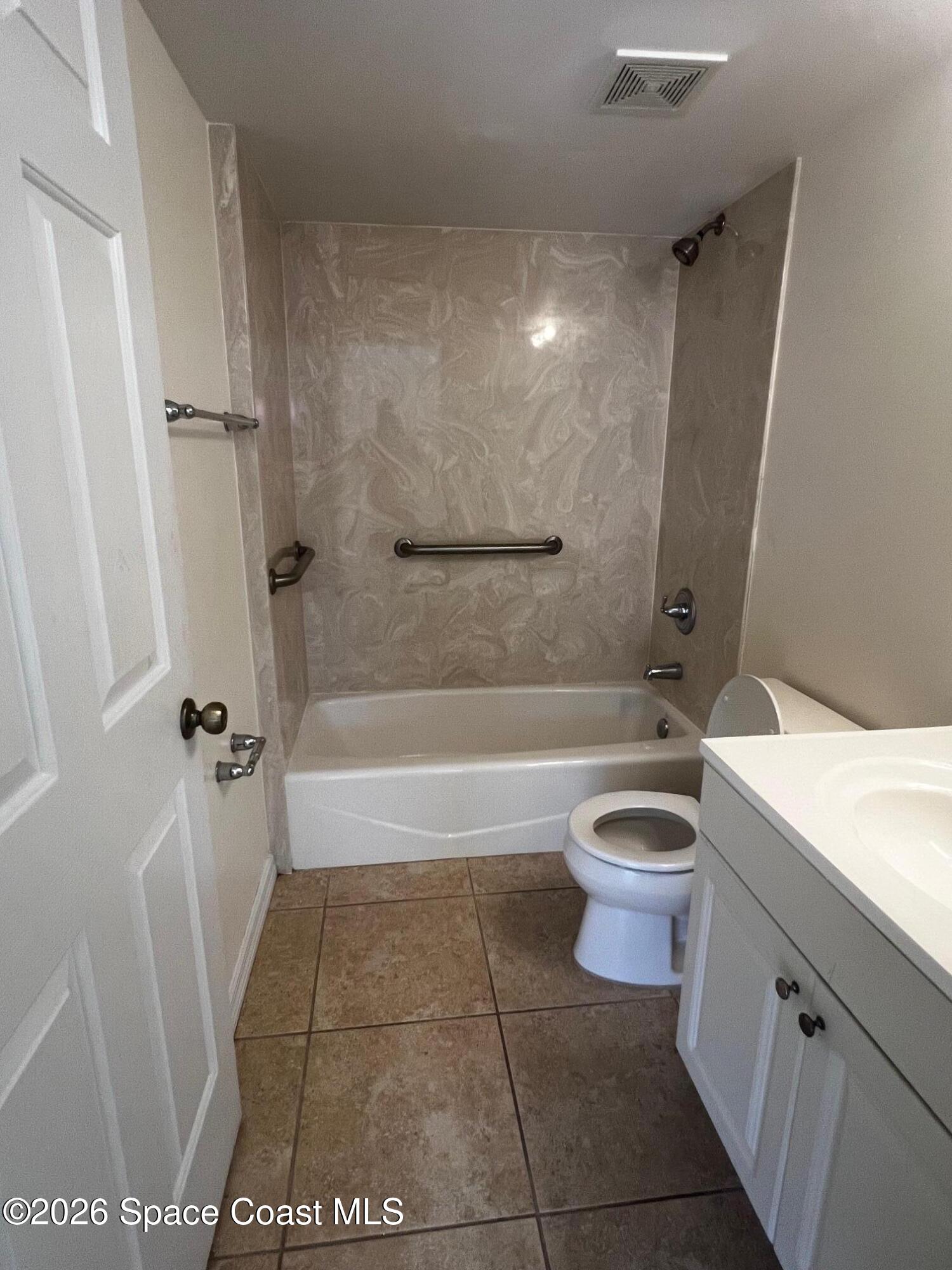 11195 Roseland Road, Unit 4 Sebastian, FL 32958 - Photo 13 of 15 IMG_2404