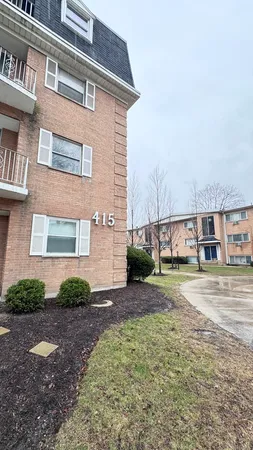 $179,900 | 415 Wesley Avenue, Unit 48, Oak Park, IL 60302