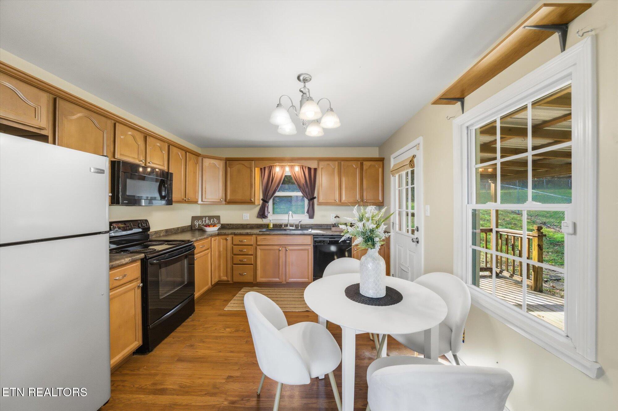 124 Crest Lane Clinton, TN 37716 - Photo 12 of 38 12-124-Crest-Ln-Clinton-TN-12