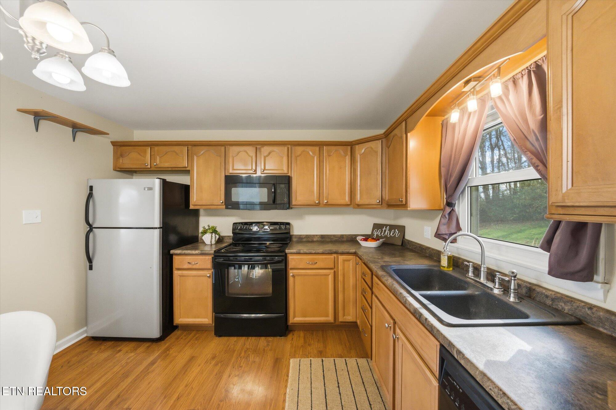 124 Crest Lane Clinton, TN 37716 - Photo 13 of 38 14-124-Crest-Ln-Clinton-TN-14