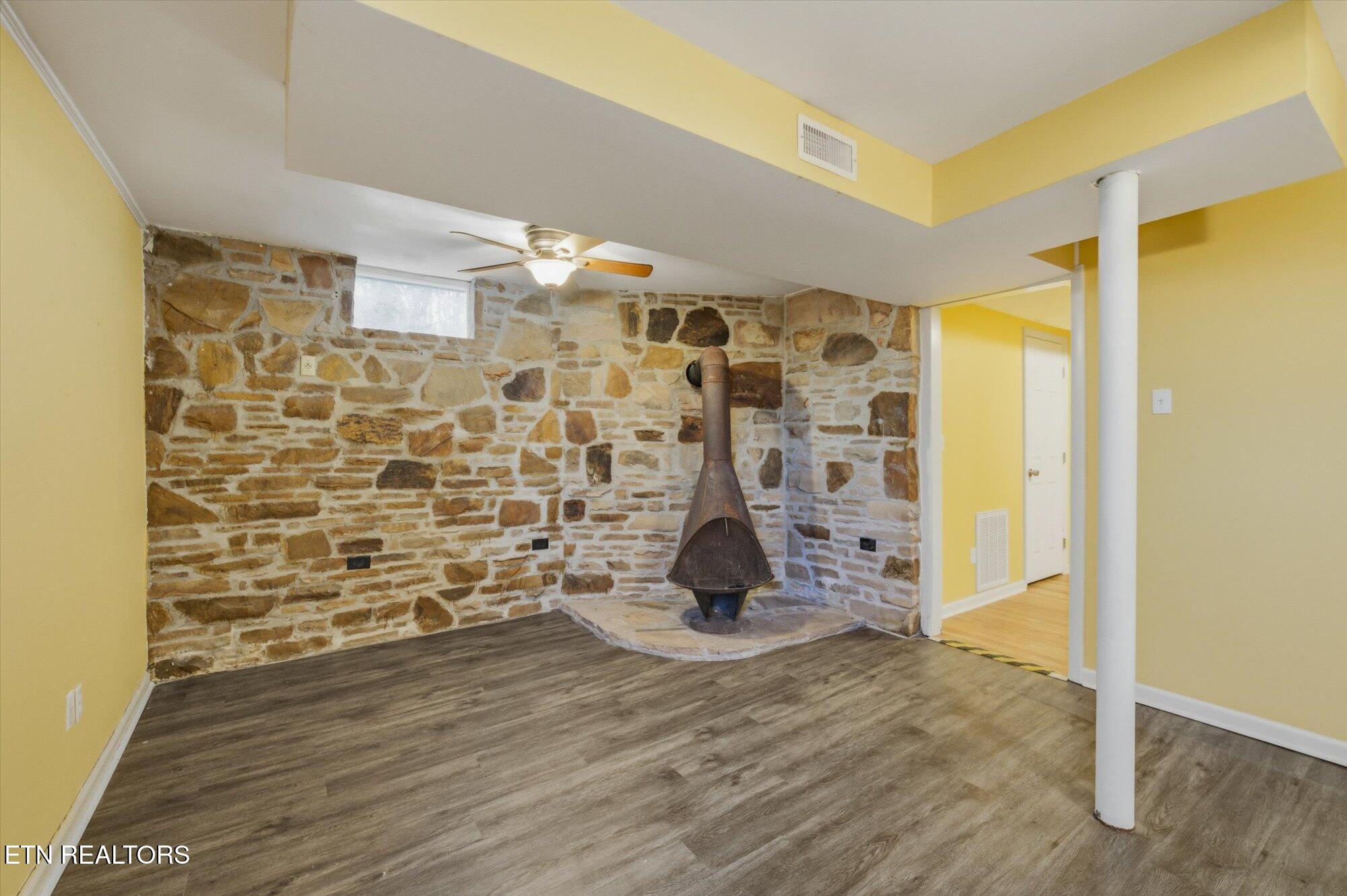 124 Crest Lane Clinton, TN 37716 - Photo 29 of 38 4-basement-4