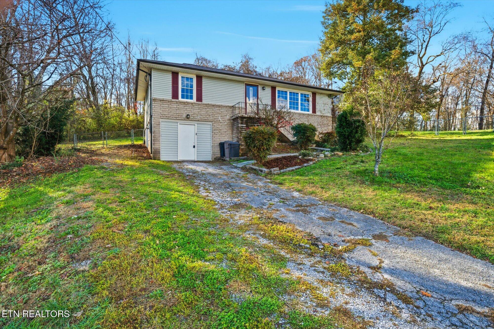 124 Crest Lane Clinton, TN 37716 - Photo 3 of 38 03-124-Crest-Ln-Clinton-TN-3