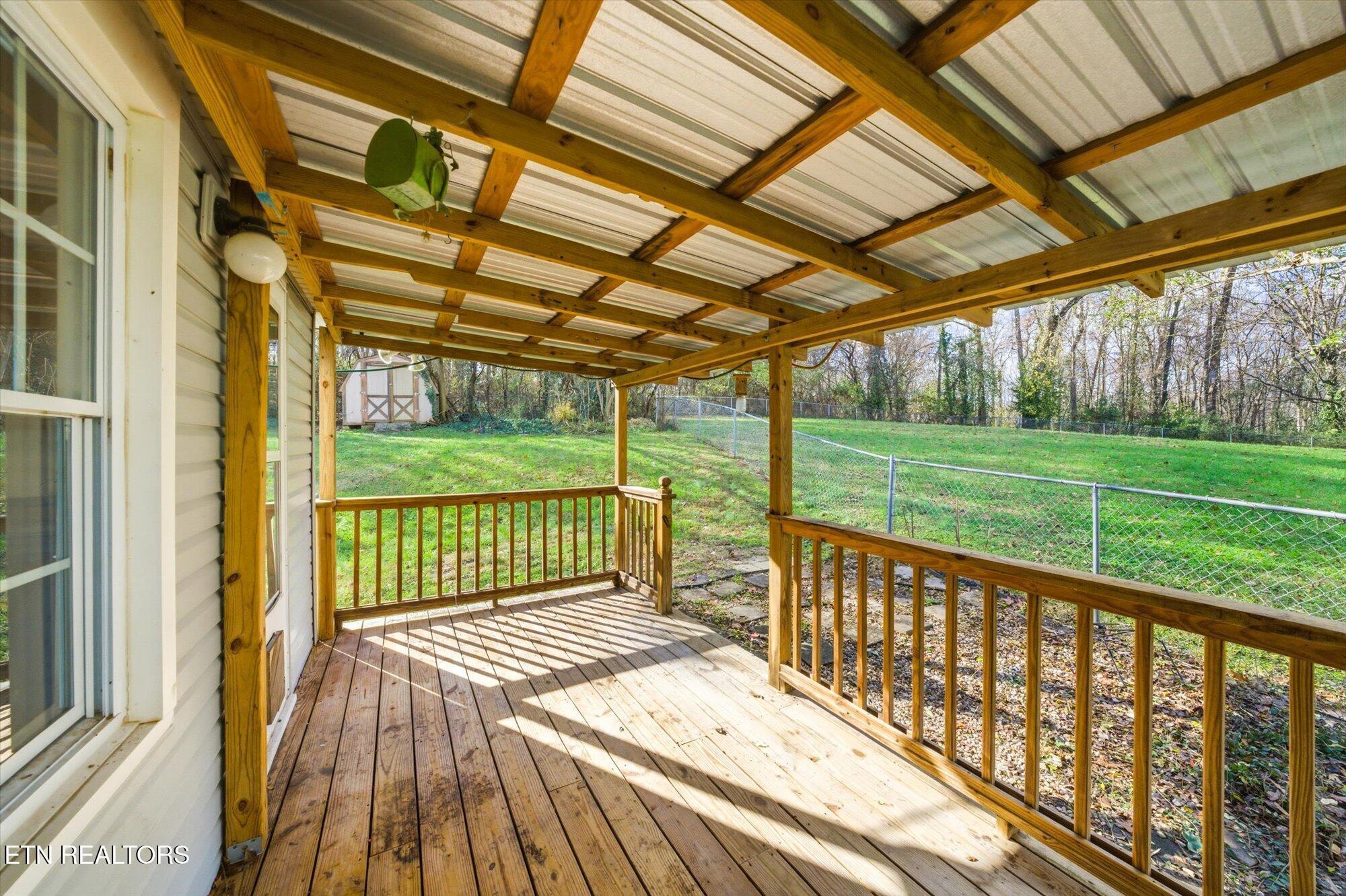 124 Crest Lane Clinton, TN 37716 - Photo 32 of 38 33-124-Crest-Ln-Clinton-TN-33