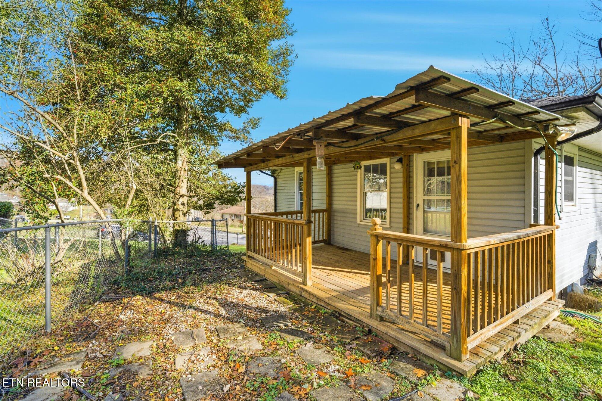 124 Crest Lane Clinton, TN 37716 - Photo 33 of 38 34-124-Crest-Ln-Clinton-TN-34