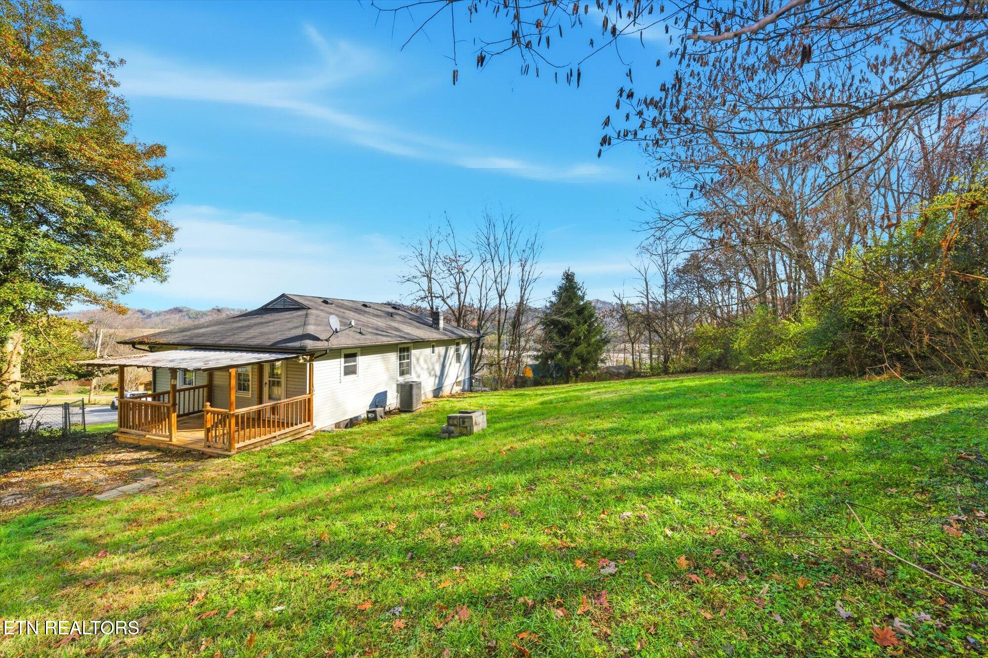 124 Crest Lane Clinton, TN 37716 - Photo 35 of 38 36-124-Crest-Ln-Clinton-TN-36