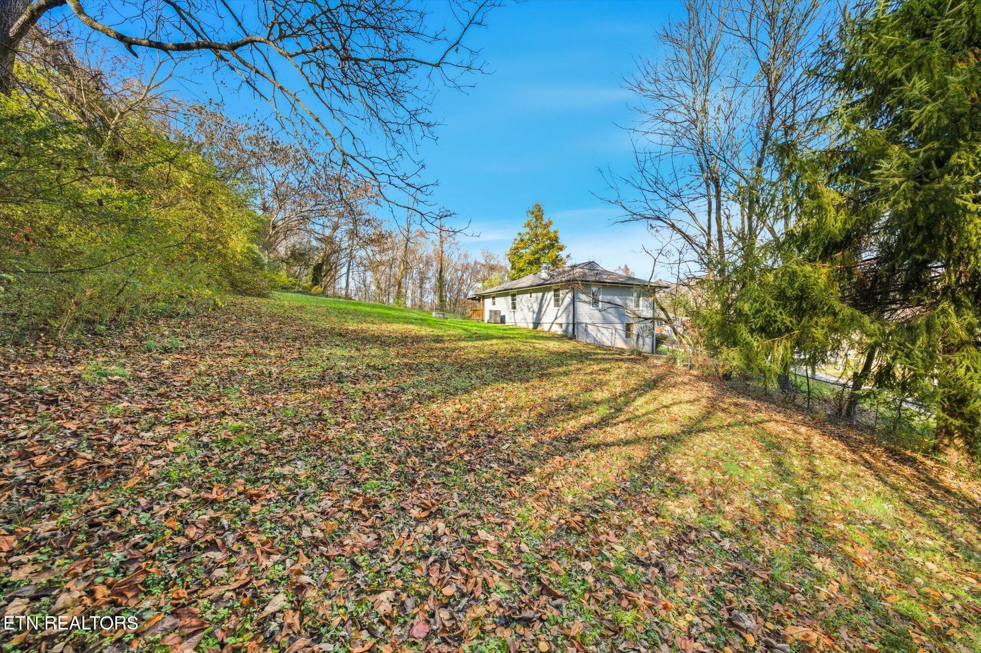 124 Crest Lane Clinton, TN 37716 - Photo 37 of 38 38-124-Crest-Ln-Clinton-TN-38