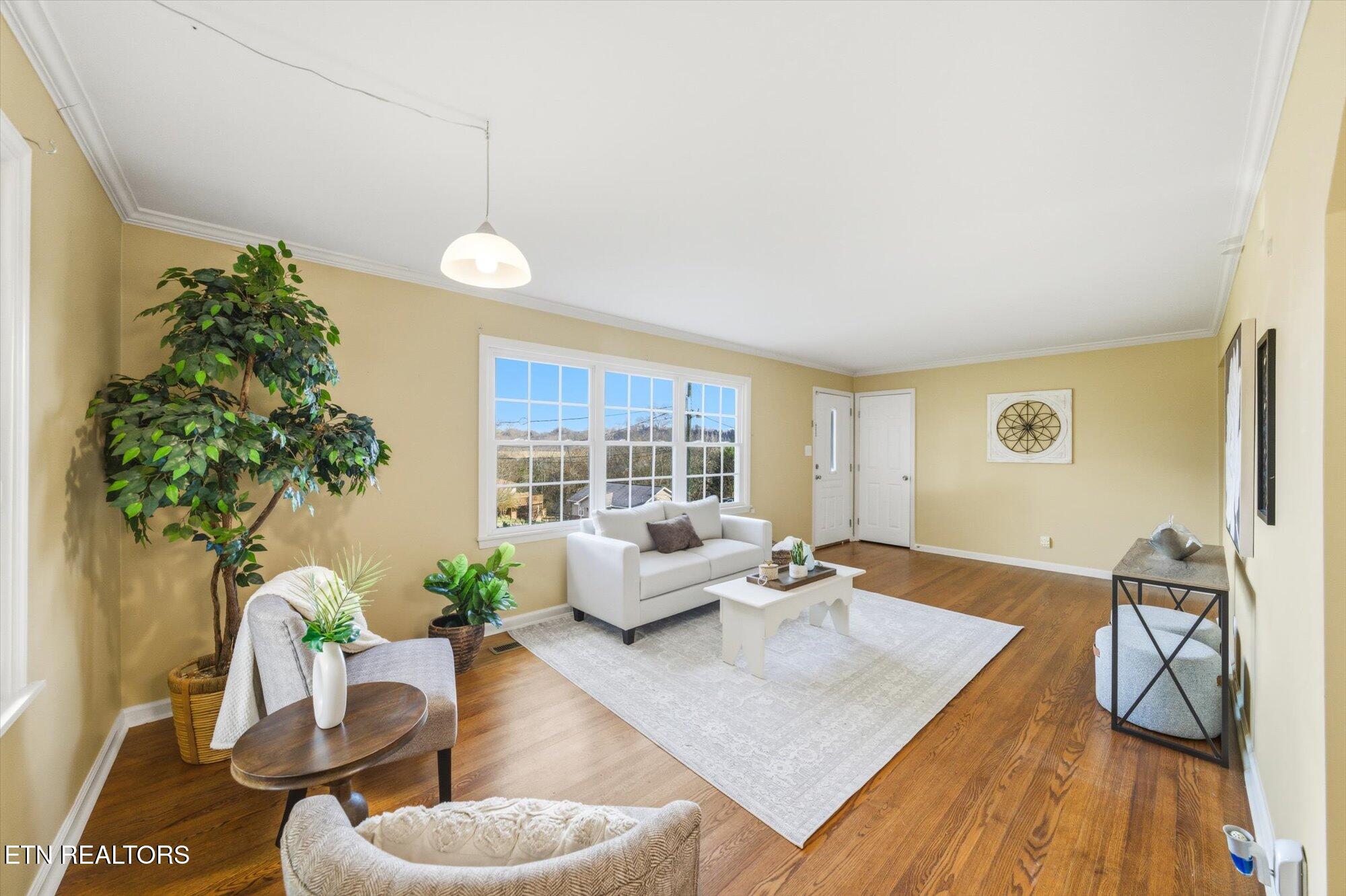 124 Crest Lane Clinton, TN 37716 - Photo 9 of 38 09-124-Crest-Ln-Clinton-TN-9