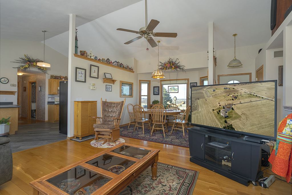 3721 North Keith Road Pecatonica, IL 61063 - Photo 7 of 30 Gallery Image 7
