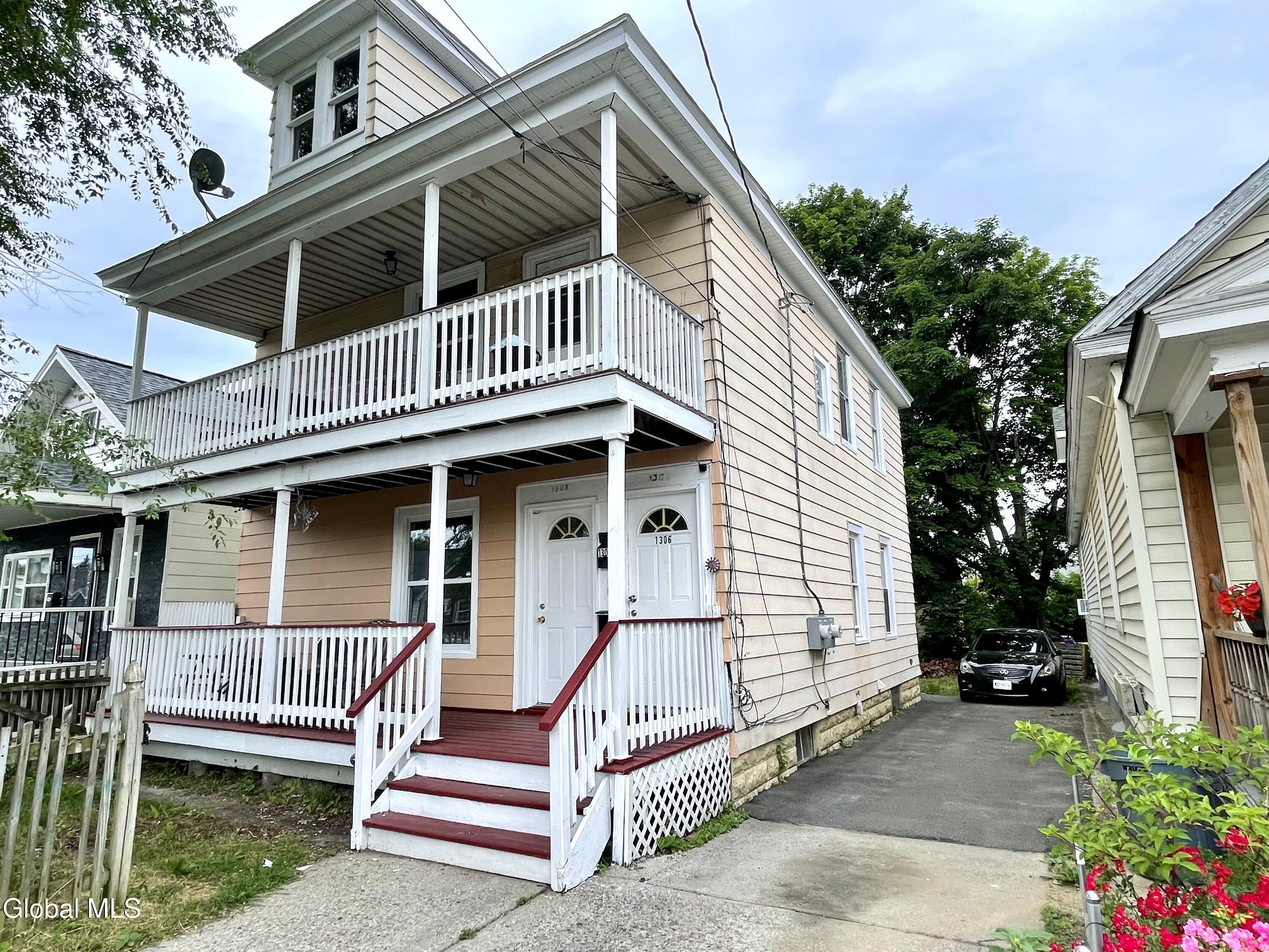 1306 Santa Fe Street Schenectady, NY 12303 - Photo 1 of 11 IMG_1254