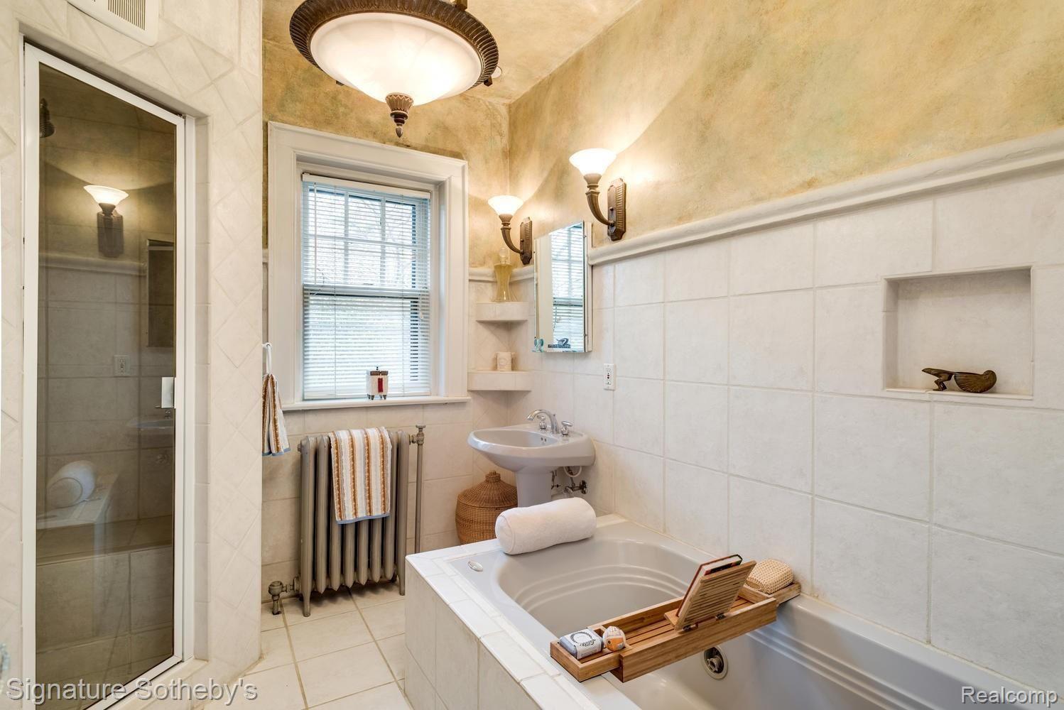 1022 Bishop Road Grosse Pointe, MI 48230 - Photo 23 of 88 1022 Bishop Rd Grosse Pointe-large-021-029-1022 Bishop Rd Grosse Pointe-1499x1000-72dpi.jpg