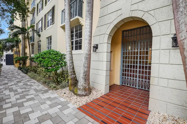 $2,850 | 630 South Sapodilla Avenue, Unit 121, West Palm Beach, FL 33401