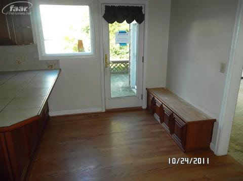 1133 Springview Drive Flushing, MI 48433 - Photo 8 of 15 20201561-7.JPG