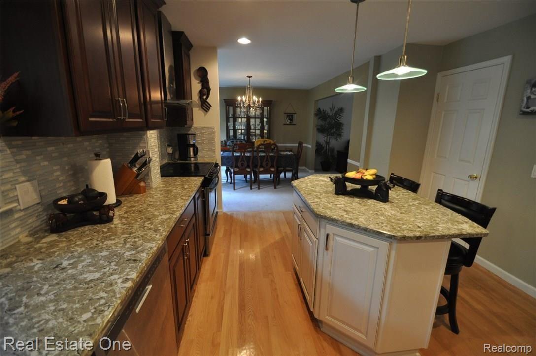 2294 Chippenham Chase Rochester, MI 48306 - Photo 5 of 23 7.JPG