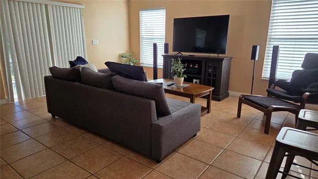 $2,400 | 9837 Portofino Drive, Orlando, FL 32832