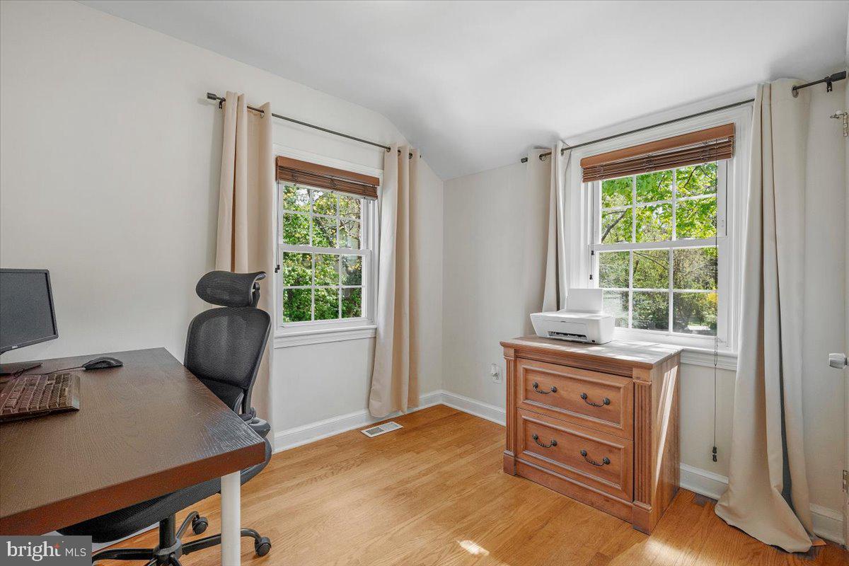 505 East Schuyler Road Silver Spring, MD 20901 - Photo 27 of 46 Upper level third bedroom