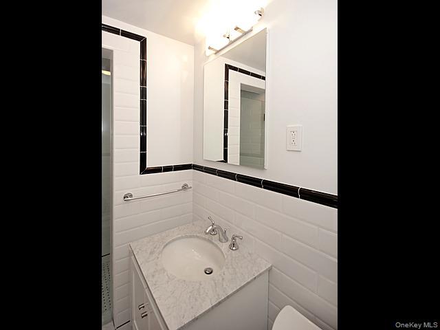 160 South Middle Neck Road, Unit 3A Great Neck, NY 11021 - Photo 11 of 13