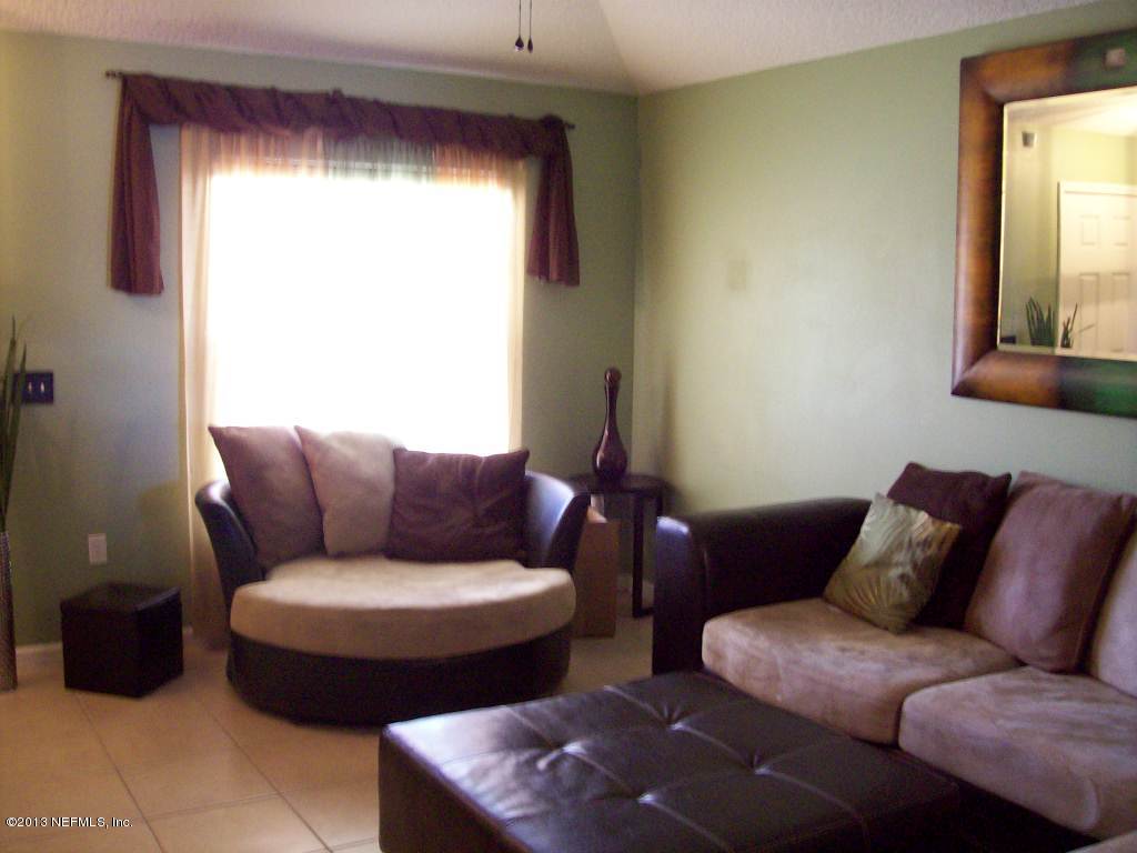 9183 Raptor Drive Jacksonville, FL 32221 - Photo 3 of 13 a living room with furniture and a window