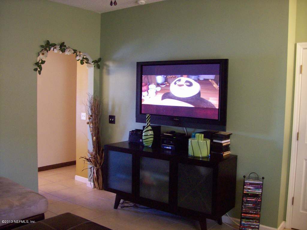 9183 Raptor Drive Jacksonville, FL 32221 - Photo 4 of 13 a living room with furniture and a flat screen tv
