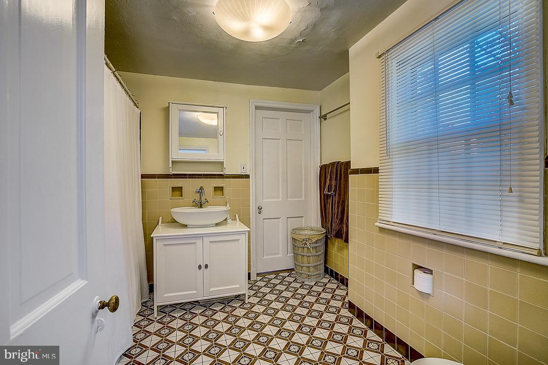 338 Hewett Road Wyncote, PA 19095 - Photo 33 of 50