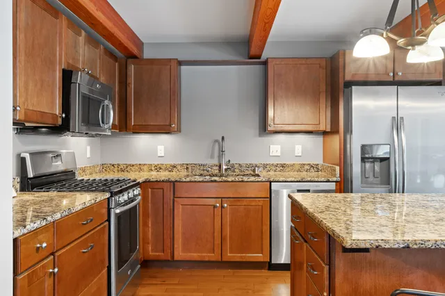 $655,000 | 850 Hillside Drive, Unit GG1, Fontana, WI 53125