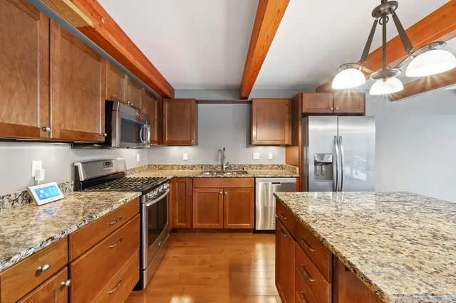 $655,000 | 850 Hillside Drive, Unit GG1, Fontana, WI 53125